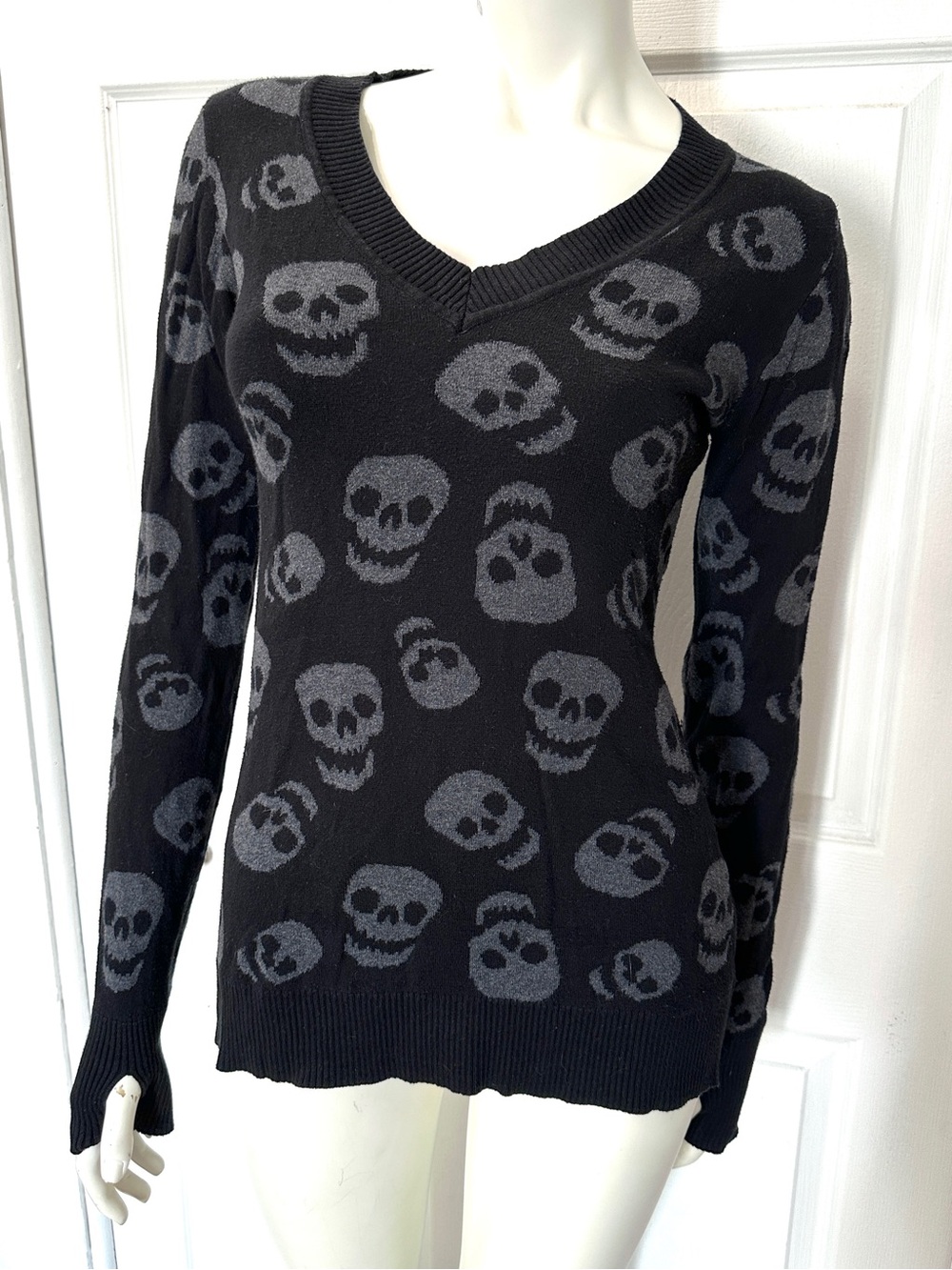 Sourpuss Black Skull Pattern V-Neck Women's Sweater
